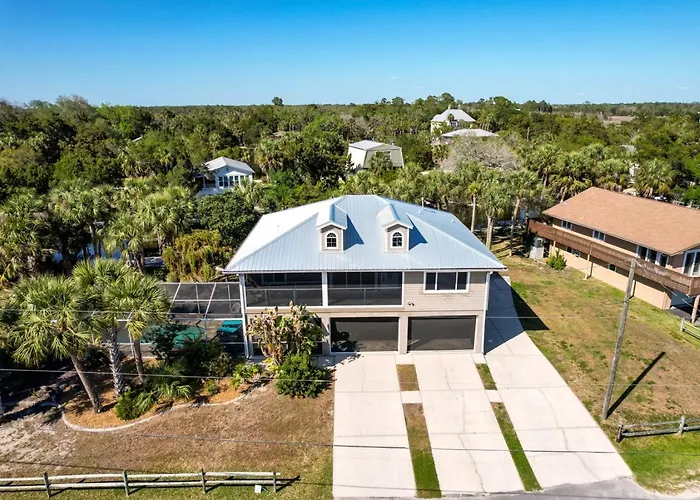 Canal Home With Pool, Kayaks, Private Dock, Firepit Sleeps 9